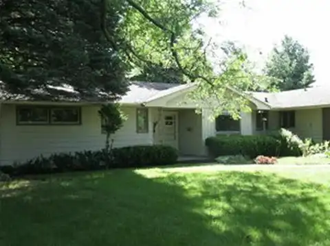 1140 Rockdale, Dubuque, IA 52003