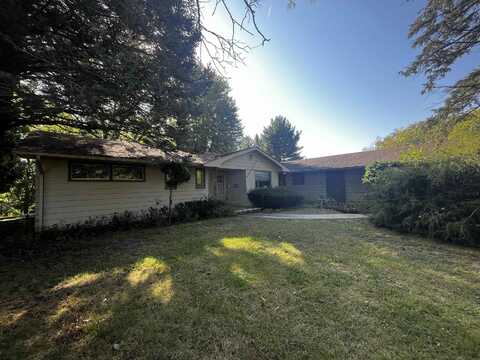 1140 Rockdale, Dubuque, IA 52003