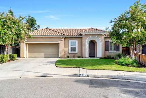 2592 Vermont Avenue E, Fresno, CA 93720
