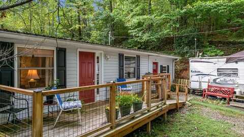74 CULLASAJA HOLLOW RD, Franklin, NC 28734