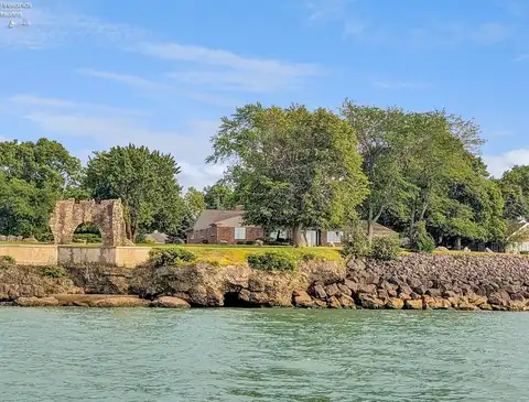 4520 E Cliff Road, Port Clinton, OH 43452