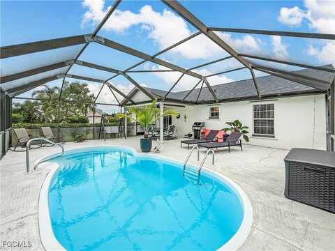 15 Crestwood Circle S, Lehigh Acres, FL 33936