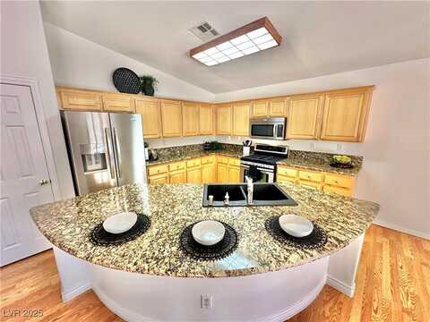 8221 CABIN SPRINGS Avenue, Las Vegas, NV 89131