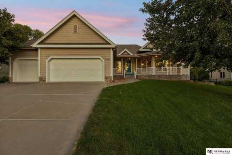 509 S 8th Avenue, Springfield, NE 68059