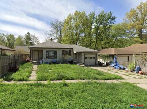 5825 Cleveland Street, Lincoln, NE 68507