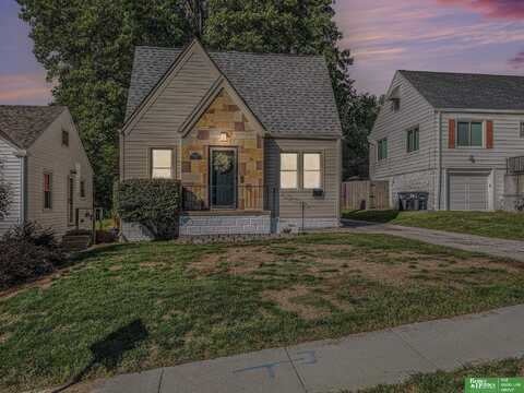 6232 Pierce Street, Omaha, NE 68106