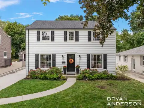 1028 Pinecrest Avenue SE, East Grand Rapids, MI 49506