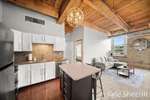 940 Monroe Avenue NW, Grand Rapids, MI 49503