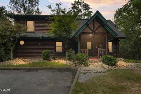635 Gatlinburg Falls Way, Gatlinburg, TN 37738