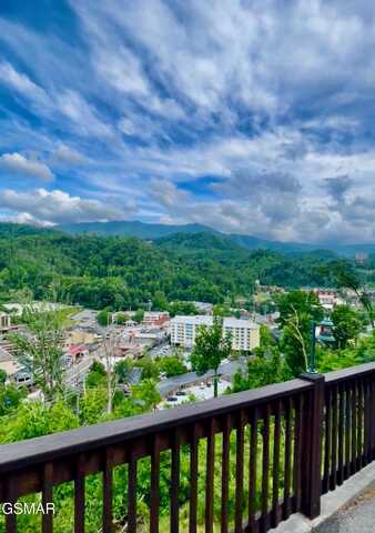 241 Greystone Heights Road, Gatlinburg, TN 37738
