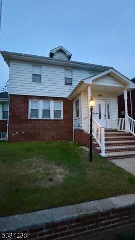 556 Willow Ave, Lyndhurst, NJ 07071