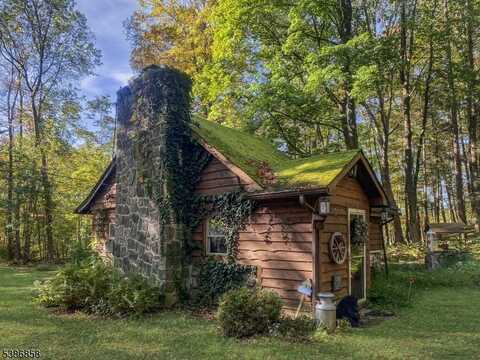 33 Silver Lake Rd, Hardyston, NJ 07460