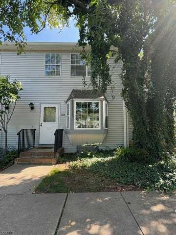 104 Franklin Ct, Raritan, NJ 08822