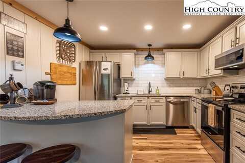 220 Charter Hills Road, Beech Mountain, NC 28604