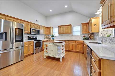 10744 N Laurel Avenue, Kansas City, MO 64157