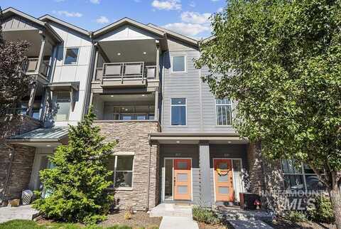 517 E Trackstand Ln, Garden City, ID 83714
