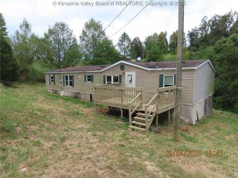 1284 Reed Drive, Sissonville, WV 25320