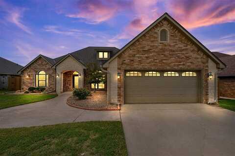 8312 SW Fitzroy Pl, Lawton, OK 73505