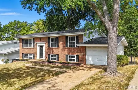 1071 Briarhurst Drive, Manchester, MO 63021