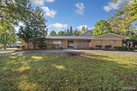 14 Wedgewood Lane, Creve Coeur, MO 63141
