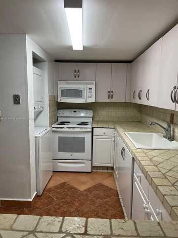10000 NW 80th Ct, Hialeah Gardens, FL 33016