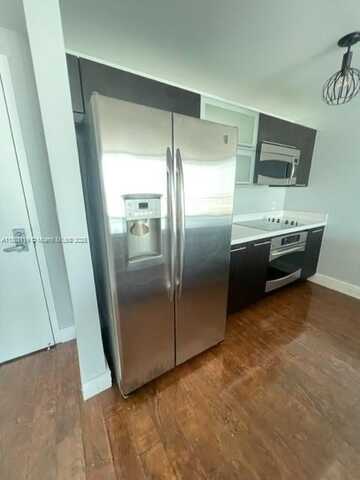 90 SW 3rd St, Miami, FL 33130