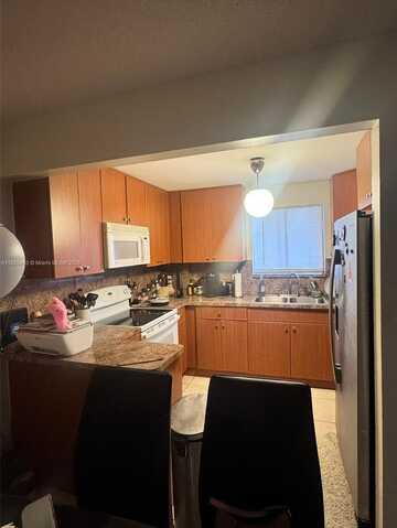 6900 SW 39th St, Davie, FL 33314
