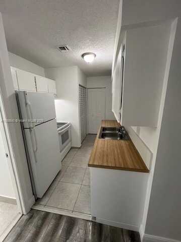 18336 NW 68th Ave, Hialeah, FL 33015