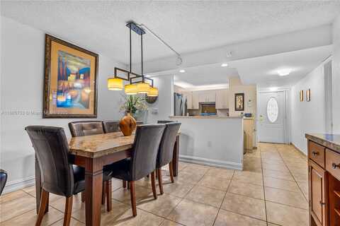 711 S Hollybrook Dr, Pembroke Pines, FL 33025