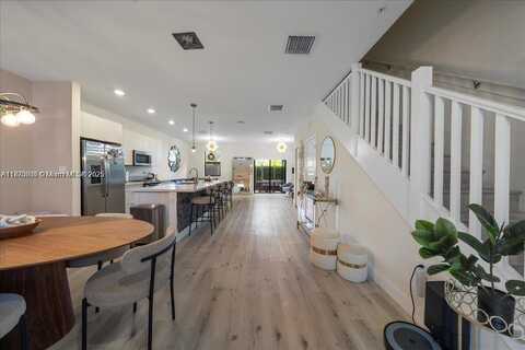10413 NW 82nd St, Doral, FL 33178