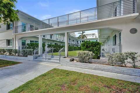 9270 E Bay Harbor Dr, Bay Harbor Islands, FL 33154
