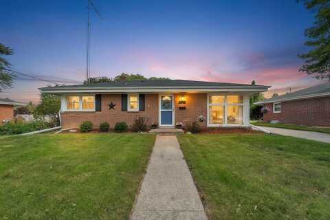 1114 Shorecrest Dr, Racine, WI 53402