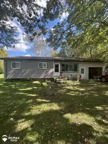 2167 Sandalwood, Burton, MI 48519