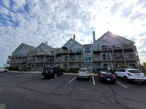 37530 Jefferson, #303, Harrison, MI 48045