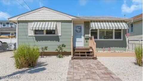 138 10th Avenue, Seaside Park, NJ 08752