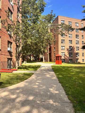 150-11 72nd Road, Flushing, NY 11367