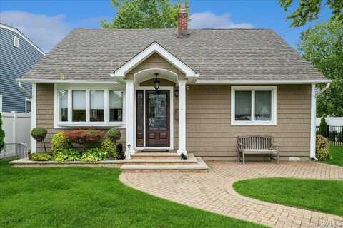 2486 Mermaid Avenue, Wantagh, NY 11793