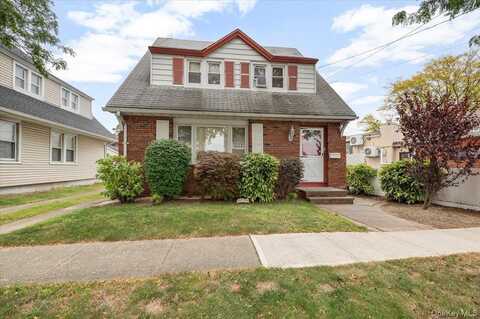 11 Park Avenue, Williston Park, NY 11596