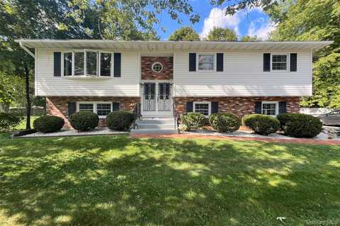 31 Pine Tree Drive, Poughkeepsie, NY 12603