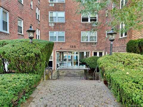 125 Lincoln Avenue, Mineola, NY 11501