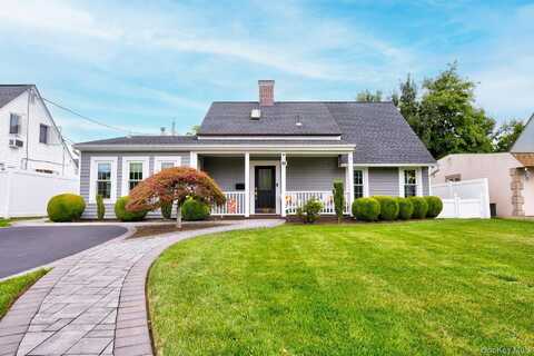 17 Trapper Lane, Levittown, NY 11756