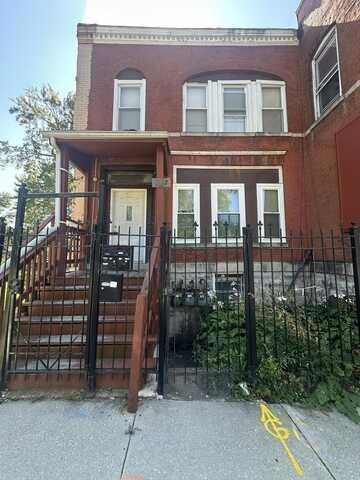3657 W Ohio Street, Chicago, IL 60624