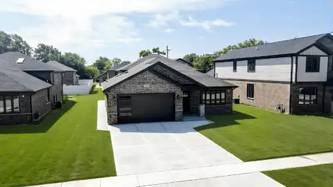 7951 W 73 Place, Bridgeview, IL 60455