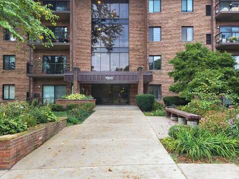 7510 FARMINGDALE Drive, Darien, IL 60561