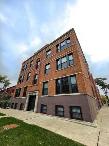 3257 W Pierce Avenue, Chicago, IL 60651