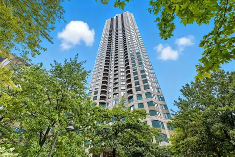 400 N LaSalle Drive, Chicago, IL 60654
