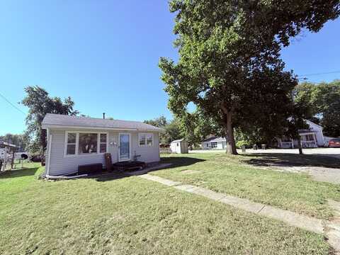 120 W Cherry Street, Clinton, IL 61727