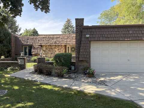 9 Temple Garden Court, Saint Charles, IL 60174