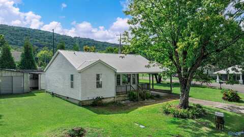 305 Sanders Avenue SE, Fort Payne, AL 35967