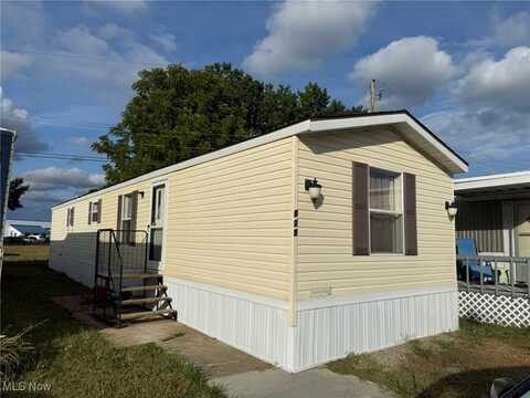 825 Zella Avenue NW, New Philadelphia, OH 44663